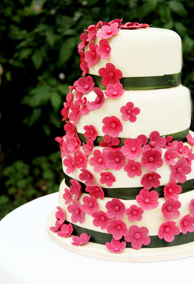 Bright Wedding Cakes