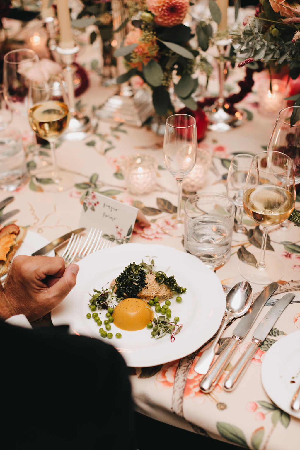 De Gournay Dinner Party - Pocketful Of Dreams